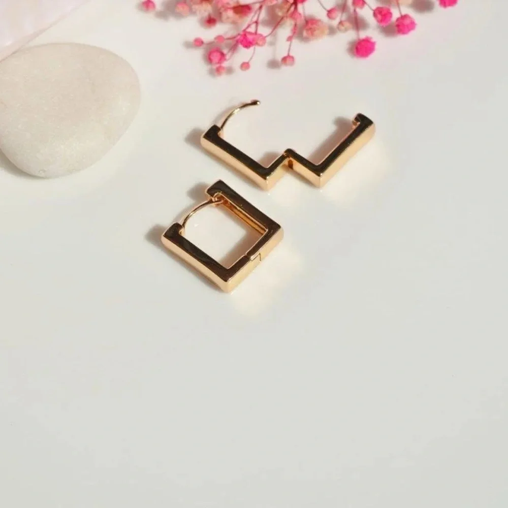 Rectangle Hoop Earrings | 14K Gold Plated Luxury Jewelry - Picture 3 of 7